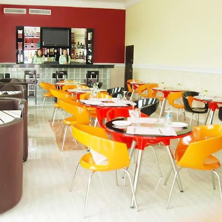 Milestone Hotel Ogombo Esterno foto