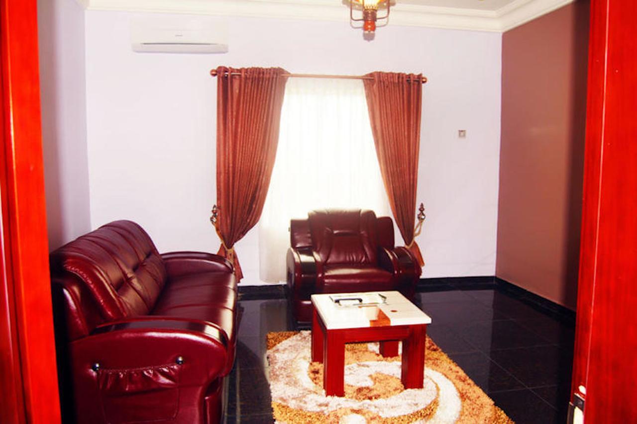 Milestone Hotel Ogombo Esterno foto
