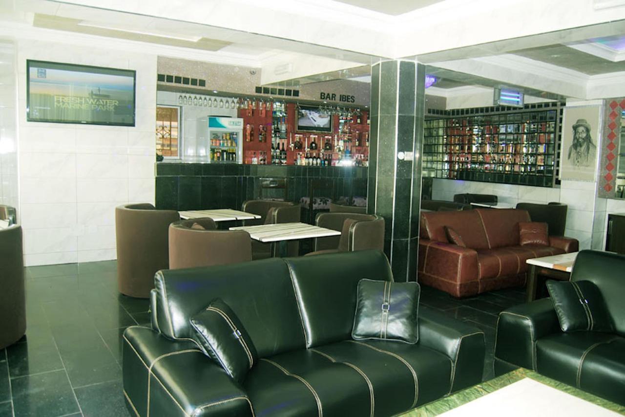 Milestone Hotel Ogombo Esterno foto