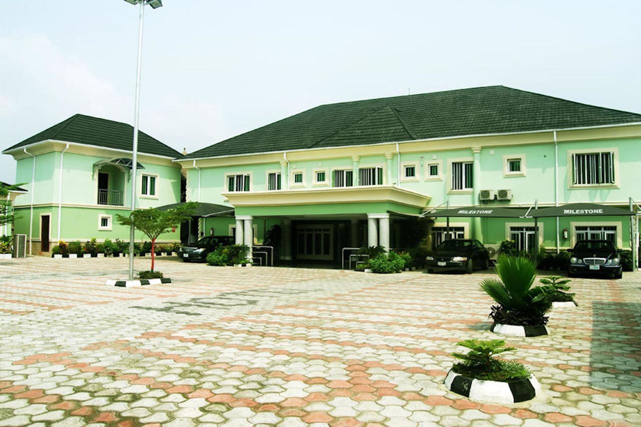 Milestone Hotel Ogombo Esterno foto