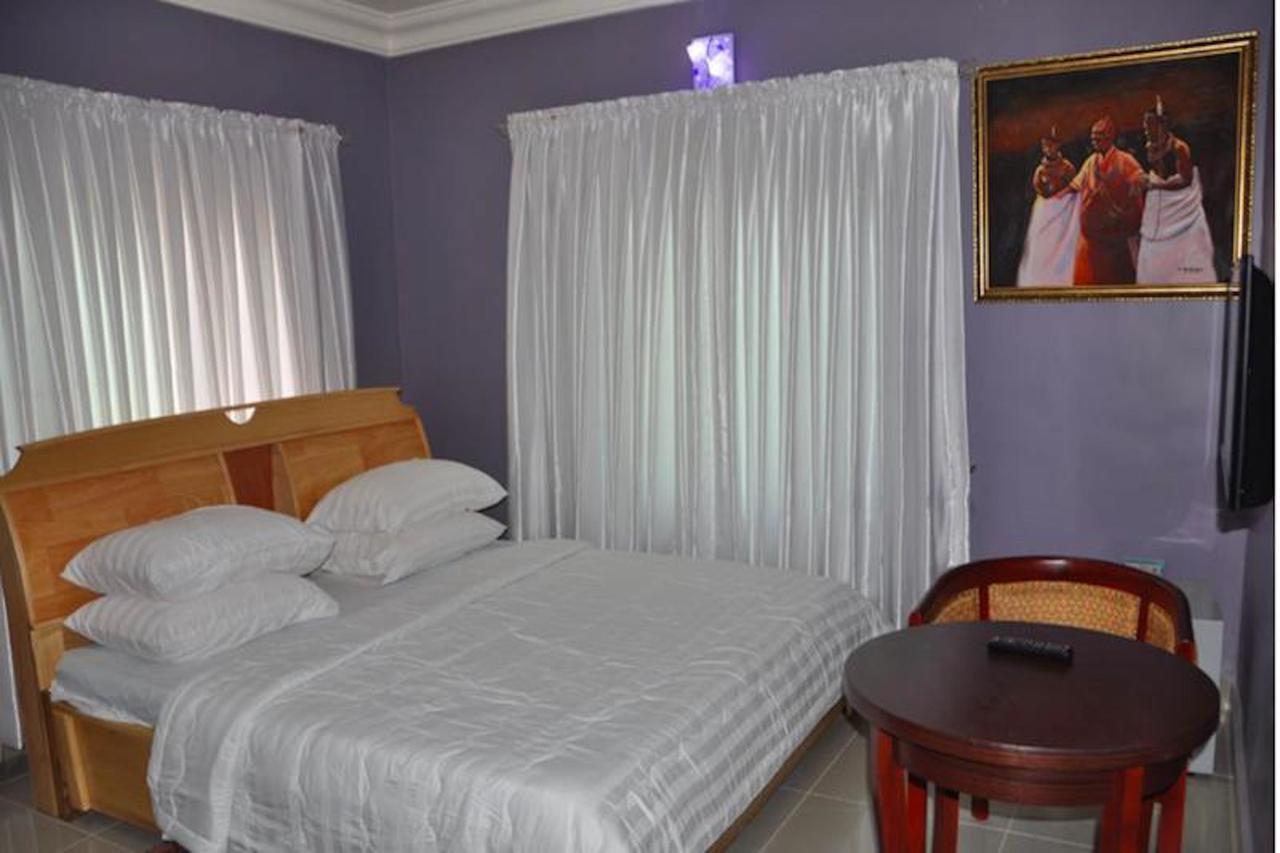 Milestone Hotel Ogombo Esterno foto