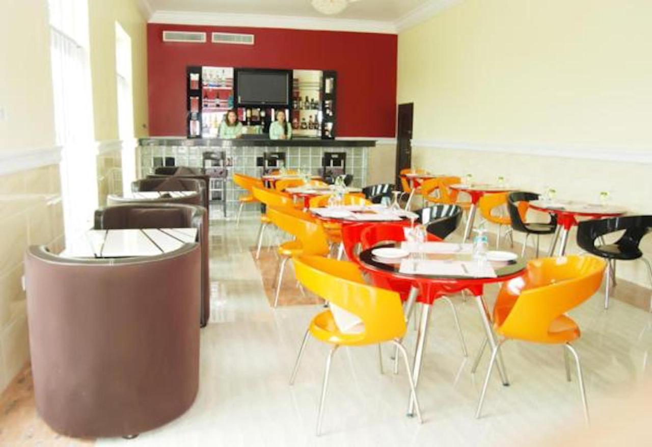 Milestone Hotel Ogombo Esterno foto