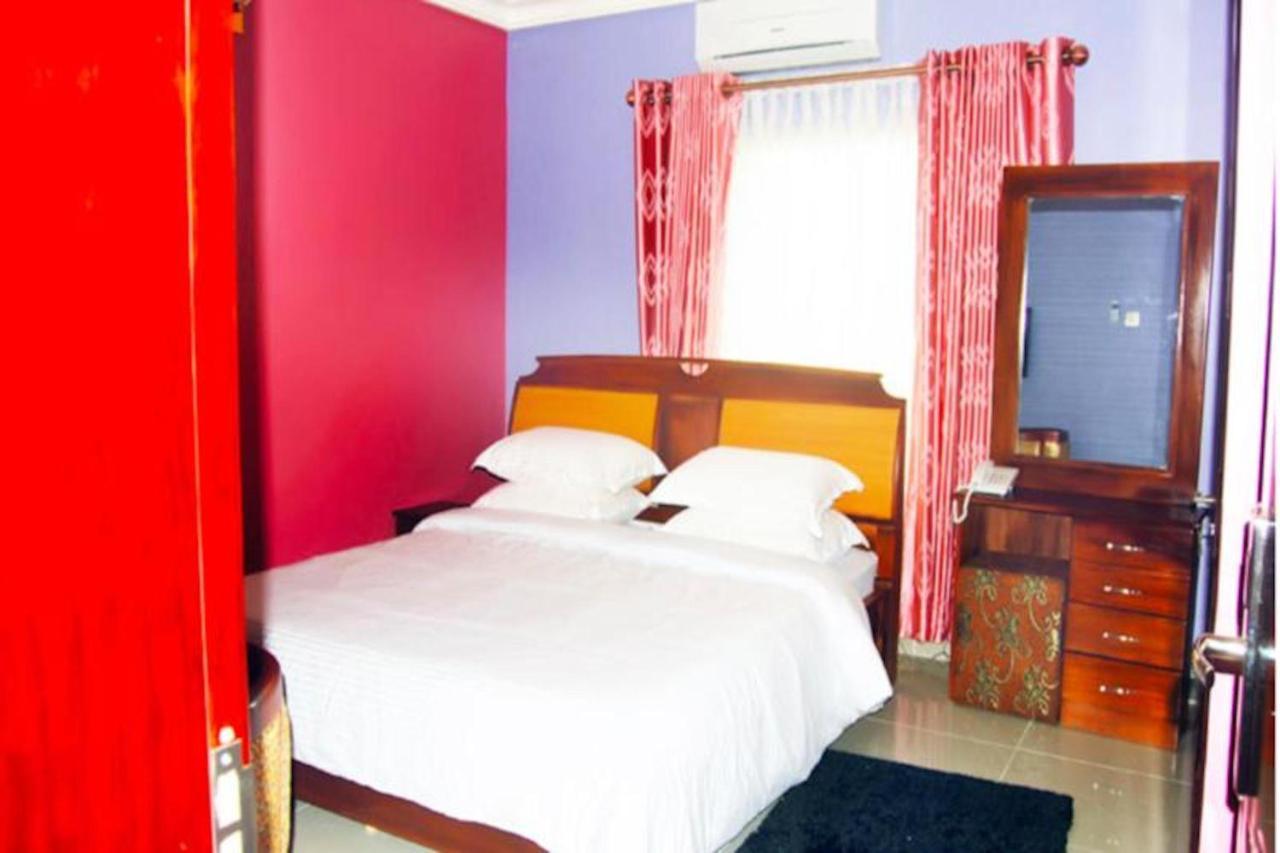 Milestone Hotel Ogombo Esterno foto