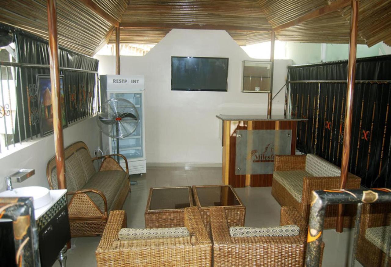 Milestone Hotel Ogombo Esterno foto