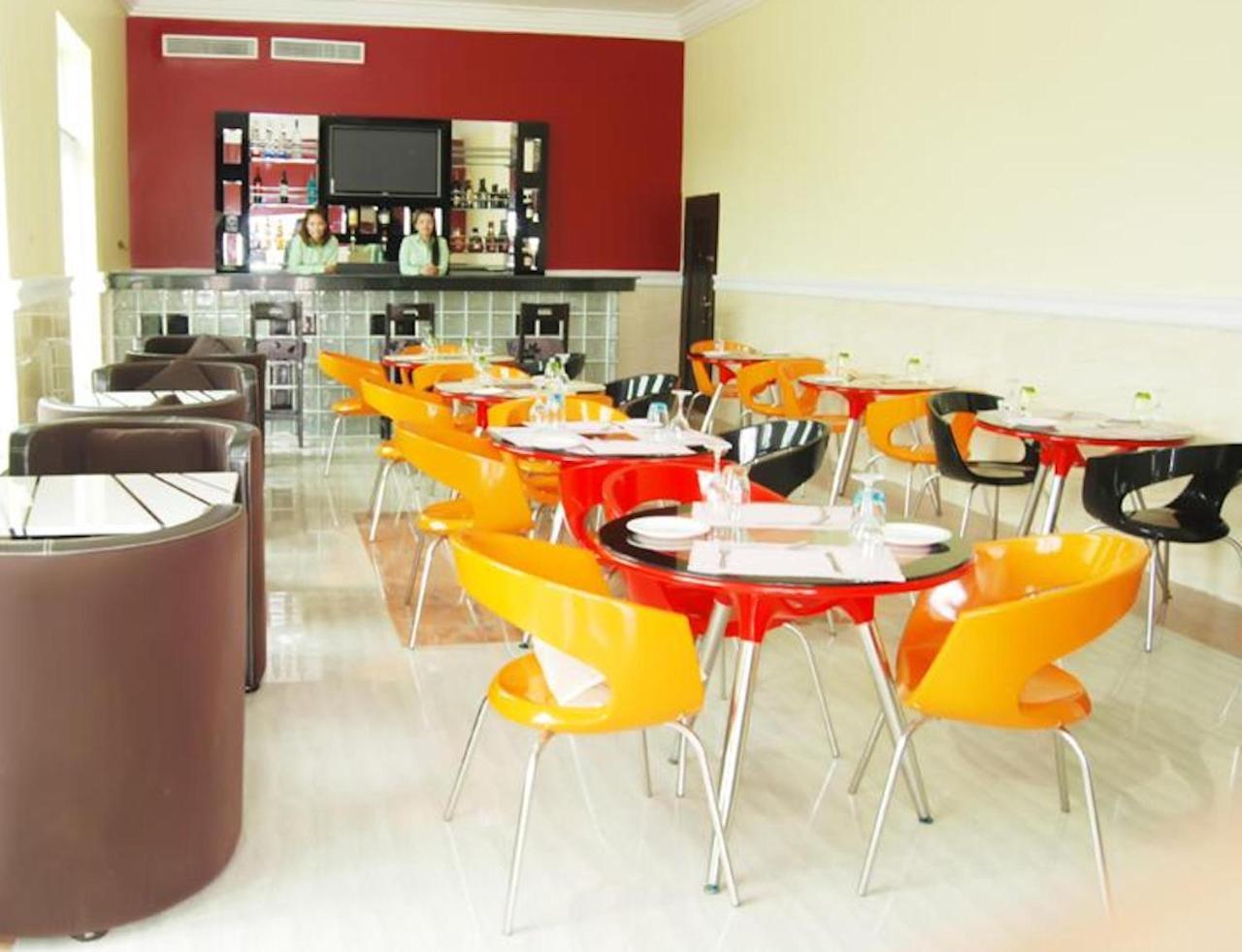 Milestone Hotel Ogombo Esterno foto